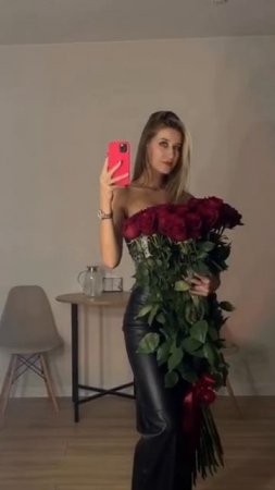 Красивая ДЕВУШКА  Красивая ЖЕНЩИНА  НЕЙРОСЕТЬ  создает ВИДЕО