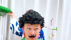Мистер Макс • Mister Max - Макс играет с Катей и папой в салон красоты
