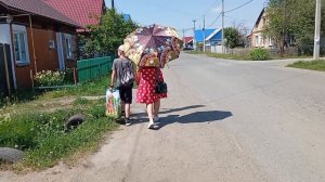 Не угадала с размером.Спортсменка.
