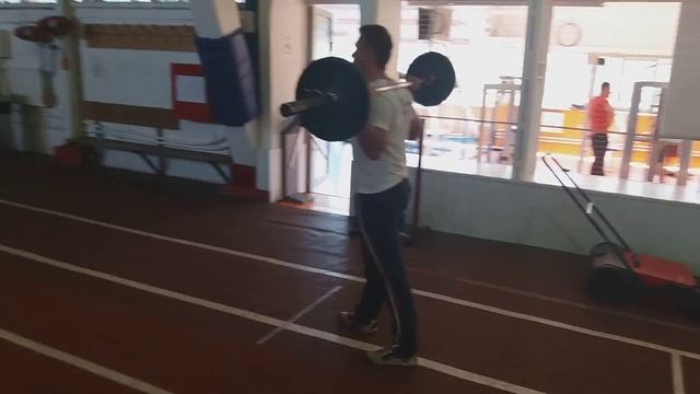 Walking back with a barbell. Ходьба назад со штангой. ЛФК. смотреть онлайн