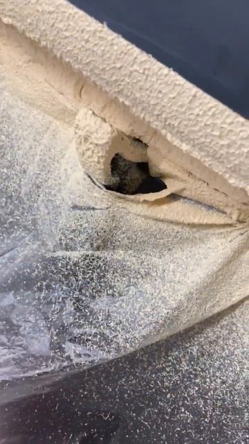 Распыляемый герметик на пороге. смотреть онлайн