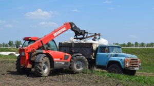 Телескопический погрузчик Manitou MLT-X735-120. Затарка сеялки семенами.