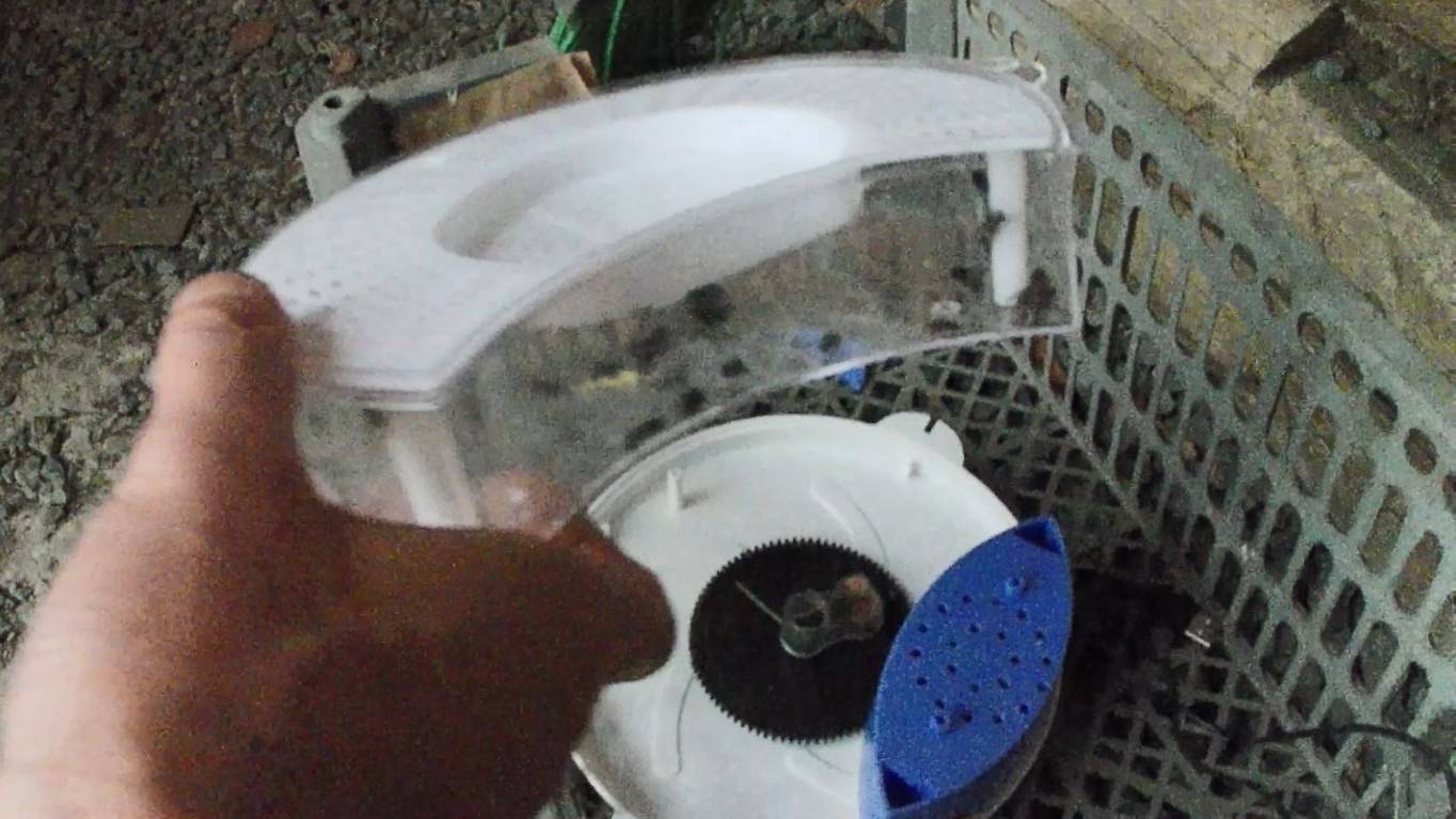 Электрическая мухоловка Fly Trap. Мухи как корм. Бесплатный корм для домашней птицы и рыбы.