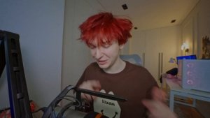 Я спрятался в видео у
Популярного блогера и меня НЕ 
ЗАМЕТИЛИ