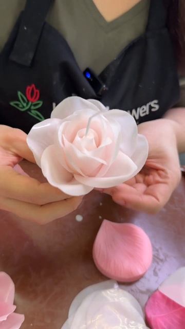 РЕАЛИСТИЧНЫЕ СВЕЧИ-ЦВЕТЫ ДЛЯ ПОДАРКА НА ЛЮБОЙ ПРАЗДНИК #подароксвоимируками #декор смотреть онлайн