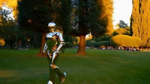 Робот в парке