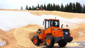 В Ханты-Мансийске запасли более 30 тысяч кубометров снега