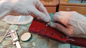 Ремонт отверстий под шурупы. Сорванная резьба. Пример.