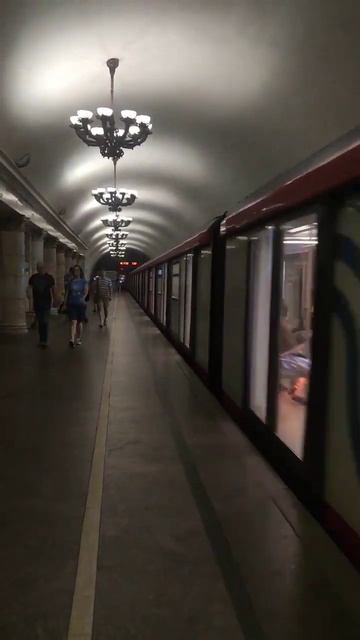 Метропоезд 81-775/776/777 "Москва-2020" №25 на станции метро "Павелецкая", Кольцевая линия 7/11/202 смотреть онлайн