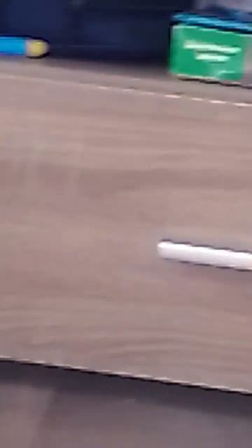 там уголки кто-то находятся очень страшные и непредви? смотреть онлайн