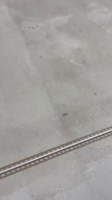 Тонкослойная стяжка из плиточного клея по маякам #пли? смотреть онлайн