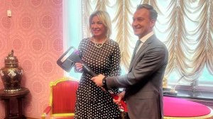 Глава управления МИД Белоруссии подарил Захаровой топор
