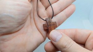 Крест из дерева из Бубинго. Нательный деревянный крест ручной работы.