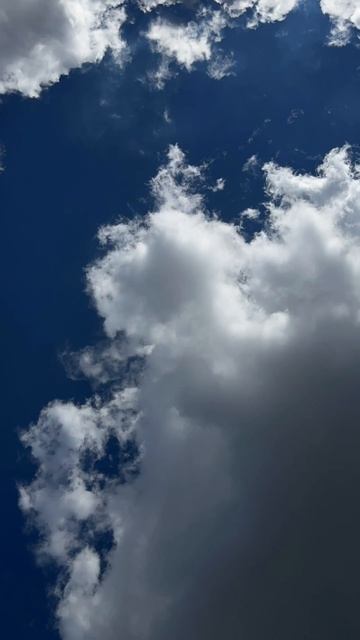 Летели облака 🌥️ #nature #clouds #sky #природа #облака #небо смотреть онлайн