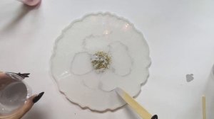 Сервировочная тарелка из эпоксидной смолы