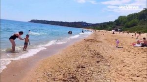 Погода в Крыму сегодня. Пляж Учкуевка в Севастополе сейчас. Чёрное море и пляжи в Севастополе Крым
