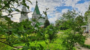 Храм Живоначальной Троицы в Троицком-Голенищеве. 17 век. К празднику Троицы.