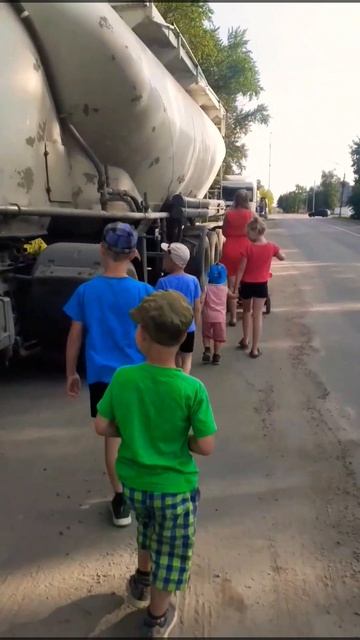 #Цементовоз MAN стоит около цементного завода в Коломне смотреть онлайн