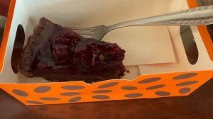 обзор на Шоколадный тарт с вишней от Вкусно и точка