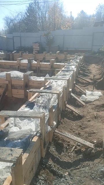 Залил вчера фундамент , опалубка выдержала идеально . ? смотреть онлайн
