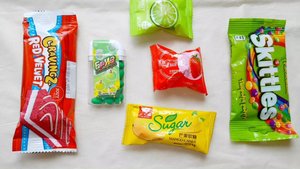 АСМР . Раскладываю сладости ,шуршание оберток, распаковка сладостей.