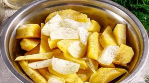 Карп в духовке с картошкой и сметаной