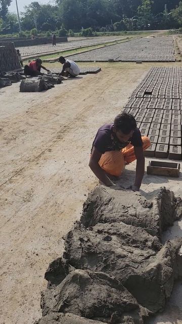 Изготовление глиняного кирпича деревенским жителем.#s смотреть онлайн