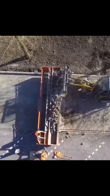 Укладка брусчатки #shorts #шортс #спецтехника #укладкабру смотреть онлайн