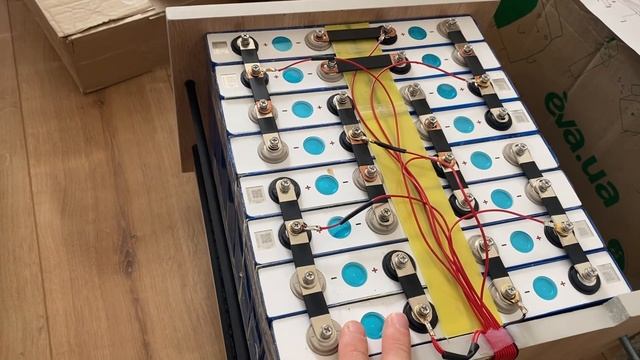 Акумулятор LifePo4 8S2P на 5,3 кВ под солнечные панели смотреть онлайн