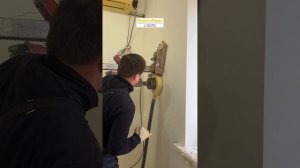 Делаем отверстие в стене для приточного клапана Крас?