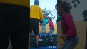 на батуте 01 июня 2025