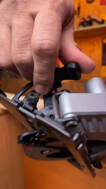 DeWALT DCS571N-XJ и пильный диск DeWALT DT20420-QZ #dewalt #обзор #tools #diy #pow смотреть онлайн