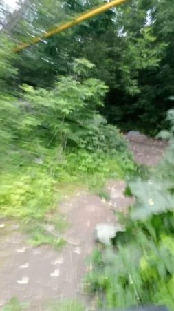 по камням