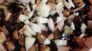 Баклажаны, жаренные с чесноком и сметаной