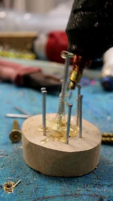 Показываю необычную инсталляцию из гвоздей и саморез? смотреть онлайн