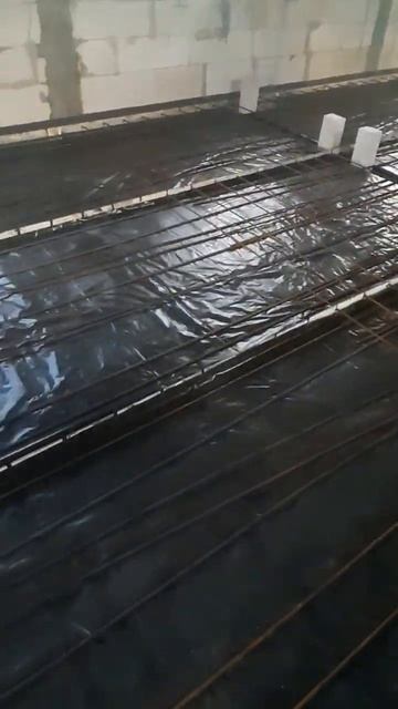 Вяжем арматуру #опалубка #полы #строимсами #весна2024 смотреть онлайн