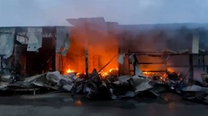 Пожар вспыхнул на строительном рынке на юго-востоке Москвы. Пожарные ликвидировали возгорание