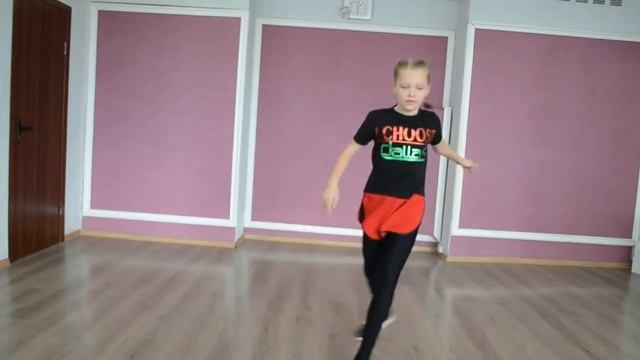 Базовые движения хипхоп от танцоров Даллас в Кишиневе. Хлебникова Полина. #танцорыdallas смотреть онлайн