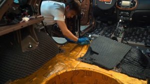 Шумоизоляция автомобиля Lada XRAY Cross материалами Шумoff, сравнение уровня шума до и после