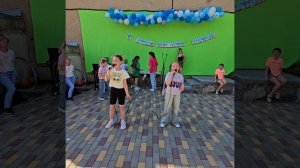 Живёт на всей планете народ весёлый – дети