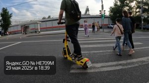 3. Фиксация нарушения п. 24.8 ПДД РФ. Пешеходный переход на самокате Яндекс.Go, не спешившись!