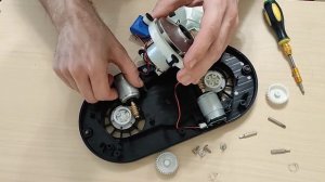 Разборка мойщика для окон.Трещит во время работы