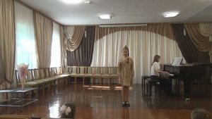 "Чудесный праздник день победы" сл. и муз. Е. Обуховой, исп. Чурбанова Вера, 9 лет