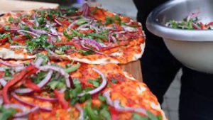 Вкусный и сочный шашлык из говяжьих рёбер ,приготовленный на дровах.