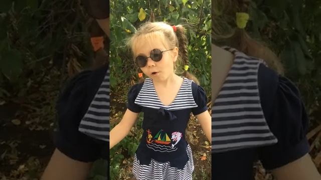 Ходит наша бабушка палочкой стуча ...