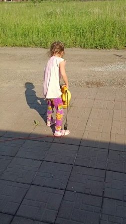 выдуваю грязь сдарожки
