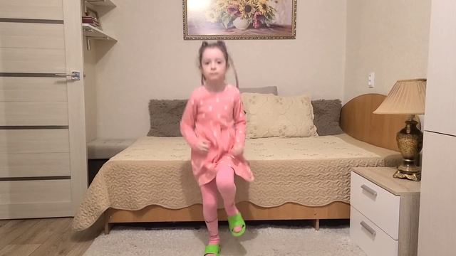 Танец "Догони" с Супер Розой🌸 Easy dance steps choreography смотреть онлайн