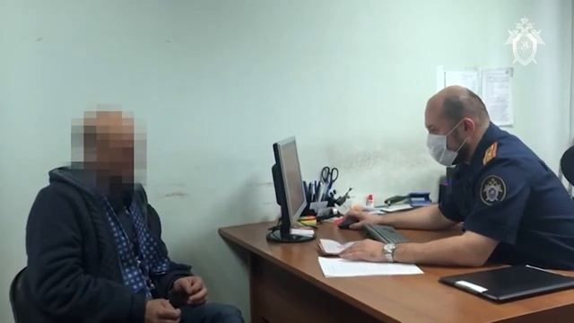 В Красноярске раненый ножом мужчина пытался спастись смотреть онлайн