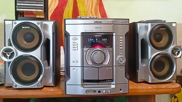 Музыкальный центр Sony RV20 смотреть онлайн