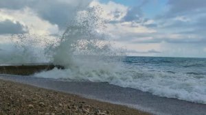 Море в 4K: гипнотизирующий шум волн у волнореза | Релакс, медитация, сон. Абхазия, Новый Афон